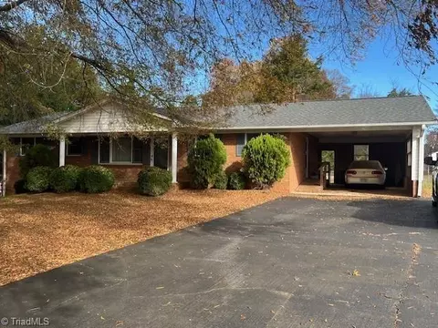 797 Sedge Garden Rd, Kernersville, NC 27284