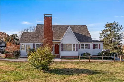 624 E 52 Byp, Pilot Mountain, NC 27041