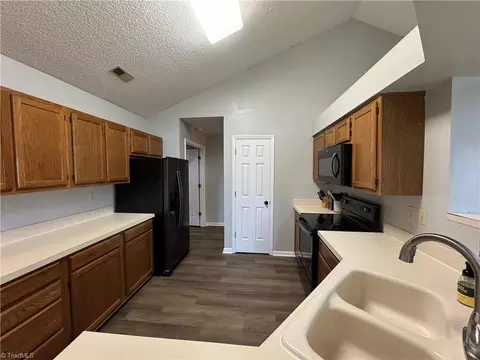 Entry Way - 107 Hanover Ct, King, NC 27021 photo 2 of 2