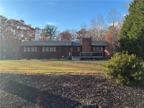 2147 Sparger Rd, Mount Airy, NC 27030