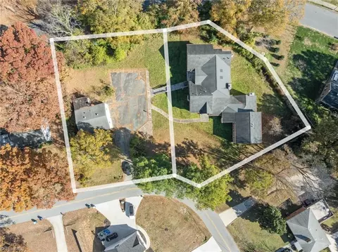2811 2809 Roland Rd, Greensboro, NC 27407