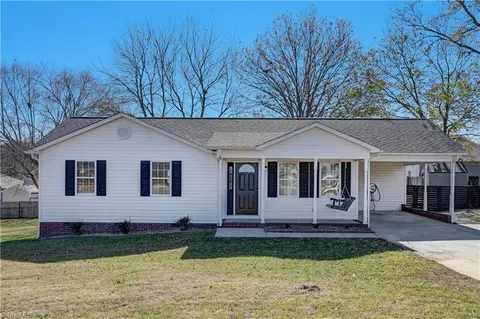 200 Lane Dr, Trinity, NC 27370