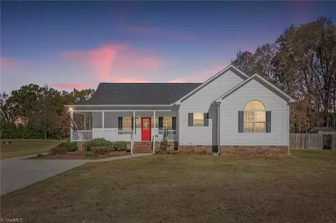 557 Ridge Ave E, Liberty, NC 27298