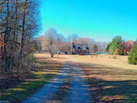 2010 Broadway Rd, Lexington, NC 27295