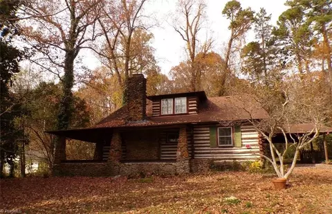 2814 Cypress Park Rd, Greensboro, NC 27407