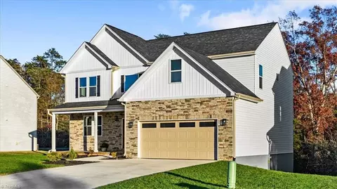 6716 Planters Dr, High Point, NC 27265 photo 2