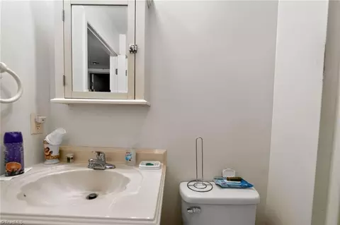 Bath - 122 Boles St, Mayodan, NC 27027 photo 1 of 3