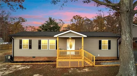 811 Sherwood Ave, Asheboro, NC 27205
