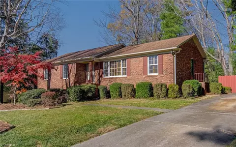 6104 Buckhorn Rd, Greensboro, NC 27410
