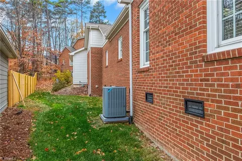 Exterior - 1001 Nuthatch Ct, High Point, NC 27262 photo 7 of 7