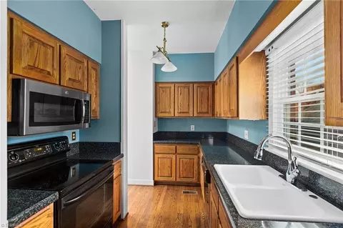 Kitchen - 1001 Nuthatch Ct, High Point, NC 27262 photo 2 of 2