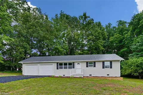 5030 Branson Davis Rd, Sophia, NC 27350
