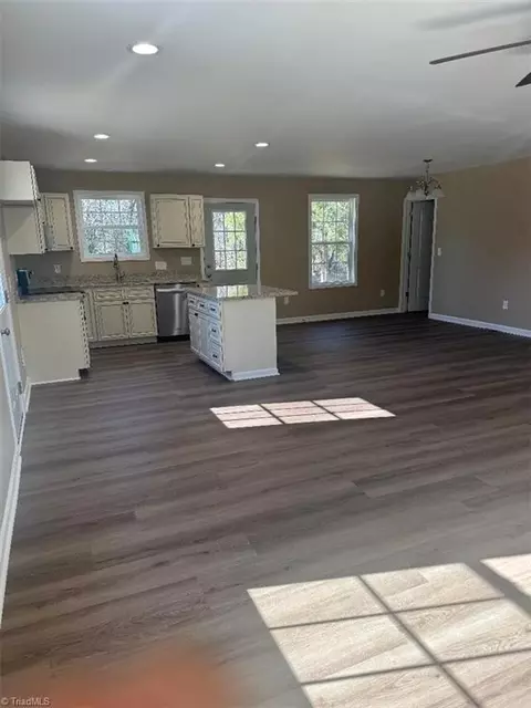 Living - 511 South Rd, High Point, NC 27262 photo 1 of 2