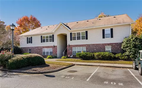 1905 Crest Hollow Dr #101, Winston Salem, NC 27127