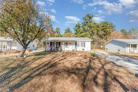 905 Park Rd N, Burlington, NC 27217