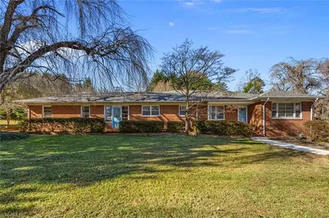 252 NW Lucerne Ln, Winston Salem, NC 27104