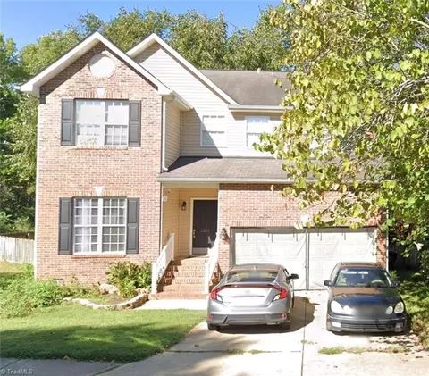 1201 Briarwood Dr, Mebane, NC 27302