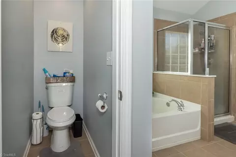 Bath - 2316 Mill Ln, High Point, NC 27265 photo 2 of 5