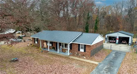 112 Elaine St, Trinity, NC 27370