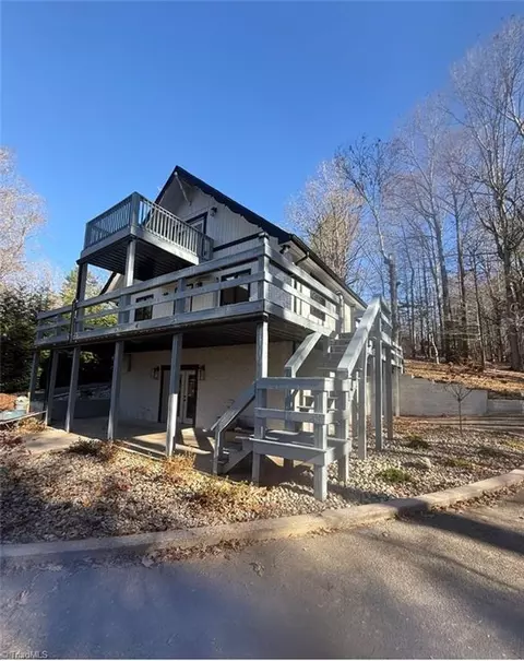 231 W Shore Dr, Wilkesboro, NC 28697