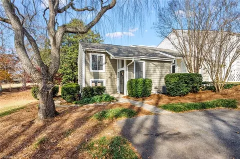 169 Golfview Dr, Advance, NC 27006