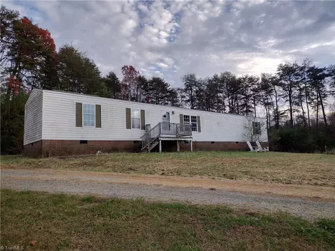 216 Star View Dr, King, NC 27021