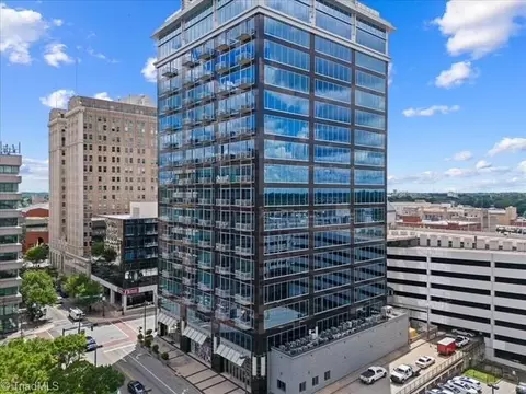 201 Elm St N #1207, Greensboro, NC 27401