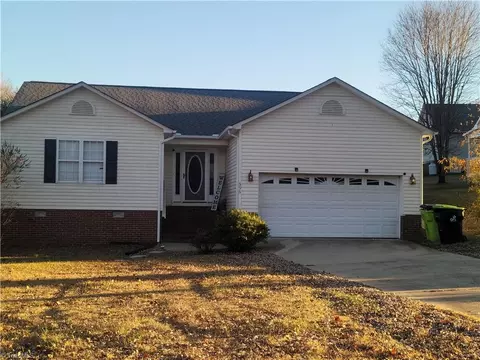 596 Colleen Dr, Thomasville, NC 27360