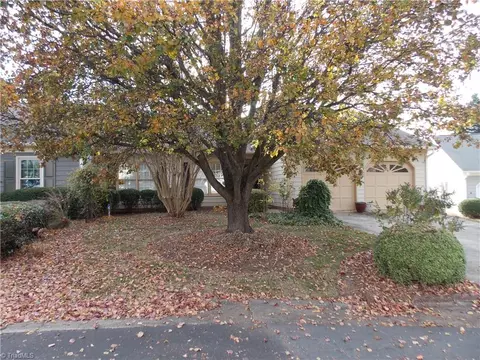 5021 Heathridge Ter, Greensboro, NC 27410