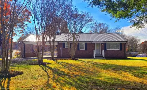434 Oak Summit Rd, Winston Salem, NC 27105