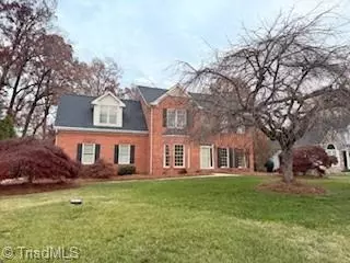 105 Winrow Dr, Jamestown, NC 27282