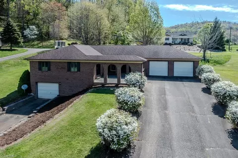 326 Mountain Valley Dr, West Jefferson, NC 28694