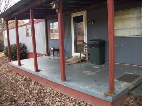 737 Summit Loop, Eden, NC 27288 photo 2