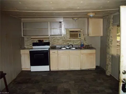 737 Summit Loop, Eden, NC 27288 photo 3