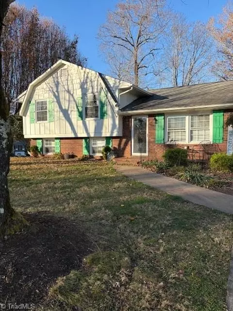 361 Meadowbrook Ln, Millers Creek, NC 28651