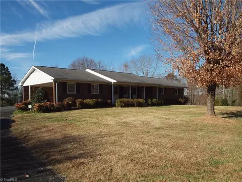 206 Oak Leaf Rd, Asheboro, NC 27205