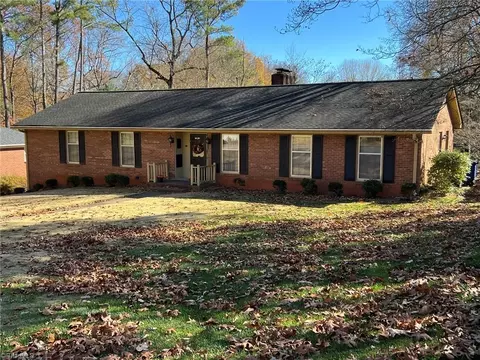 170 Hearthside Dr, Winston Salem, NC 27104