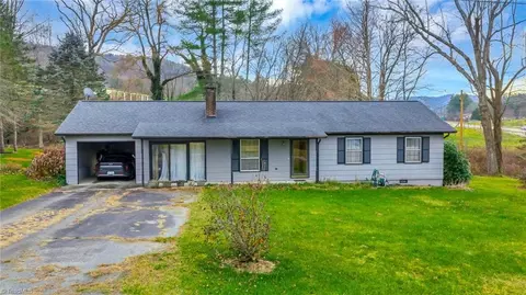 134 Gap Creek Dr, Fleetwood, NC 28626