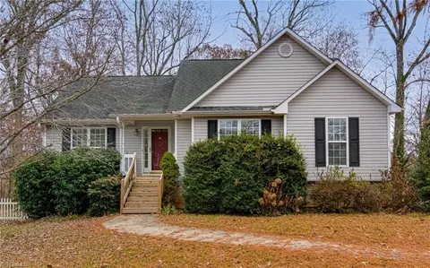 1005 Kings Meadow Dr, Winston Salem, NC 27127