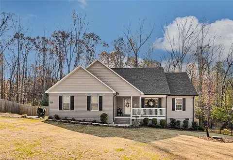 1624 Ashbrook View Ln, Asheboro, NC 27205