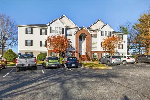 3706 Cotswold Ter #1A, Greensboro, NC 27410