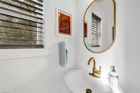 Bath - 1113 Clyde Pl, High Point, NC 27262 photo 2 of 2