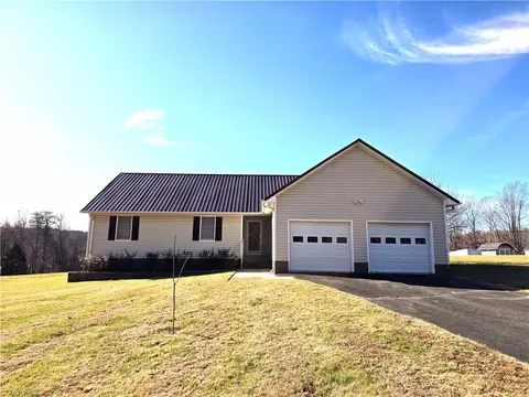 1545 Bradley Rd, Pinnacle, NC 27043