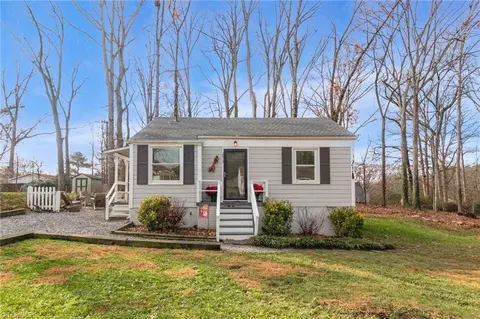 2815 Robin Hood Dr, Greensboro, NC 27408