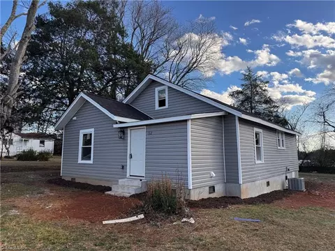 132 Oak Grove Rd, Elkin, NC 28621