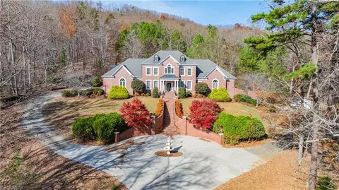 1086 Wilson Dr, Asheboro, NC 27205