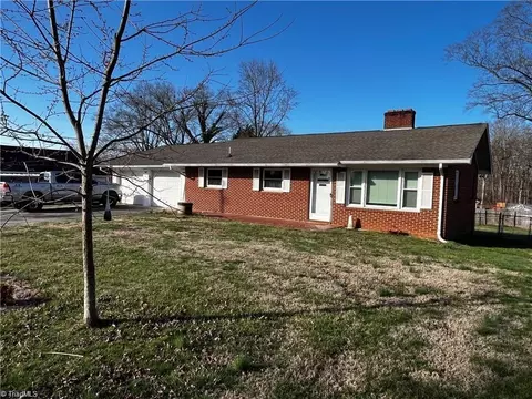 139 Side Dr E, Mount Airy, NC 27030