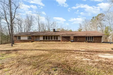 2694 Lockwood Dr, Winston Salem, NC 27103