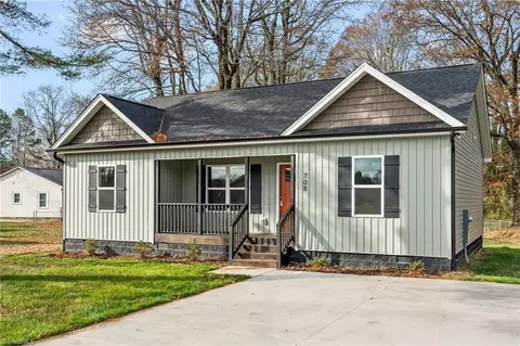 708 Ferndale Dr, Thomasville, NC 27360
