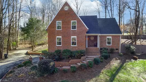 7449 Old Farm Rd, Thomasville, NC 27360